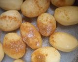A picture of step 2 of Boiled potato with egg sauce.