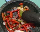 Foto langkah ke 3 dari resep Sambal Pecak Khas Betawi (Ikan Nila).