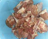 A picture of step 1 of Chatpata Gosht.