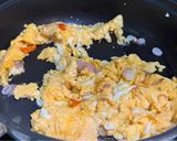 Foto langkah ke 2 dari resep Orak arik telur mix sawi putih.