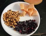A picture of step 1 of Sattu Smoothie.