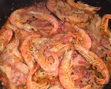 Foto del paso 10 de la receta: Pies de cerdo con langostinos