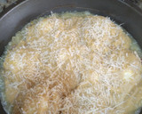 Foto del paso 6 de la receta: Huevos gratinados con bechamel de calabacín, cebolla y piquillos