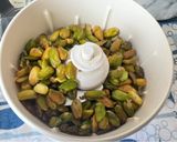 Foto del passaggio 3 della ricetta Linguine al pesto di pistacchi