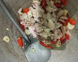 Foto langkah ke 2 dari resep Cah Taoge Ayam Kucai.