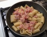 Foto del passaggio 4 della ricetta Paccheri con mini peperoni multicolori e pesce spada
