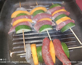 Foto del paso 8 de la receta: Brochetas de carpaccio de ternera, rellenos de langostinos 🦐🦐