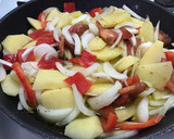 Foto del paso 1 de la receta: Fritada de patatas variada al vino blanco