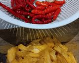 Foto langkah ke 1 dari resep Sambal Nanas Khas Palembang.