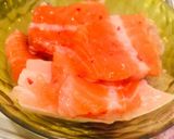 Hình bước làm 1 của món Xương, lườn cá hồi nướng muối ớt