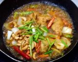 A picture of step 5 of Chicken with Cashew Nuts.