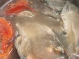 Đầu cá hồi nấu ngót bước làm 2 hình