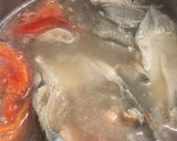 Hình bước làm 2 của món Đầu cá hồi nấu ngót