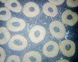 A picture of step 4 of Donuts.