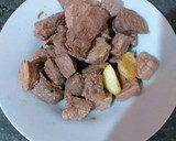 Foto del paso 2 de la receta: Ternera en salsa suave de baharat y calabacines