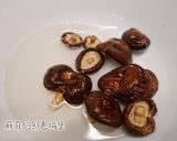 『香菇燒雞』滿滿的膠質的一道家常料理的食譜步驟2照片