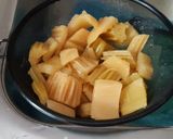 Foto del paso 2 de la receta: Empanado de cerdo macerado en soja, con guarnición de cardo