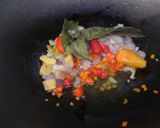 Foto langkah ke 3 dari resep Sosis Saos Asam Pedas.