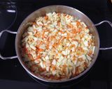 Foto del paso 1 de la receta: Arroz con salchichas/longaniza