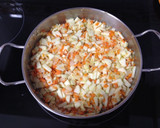 Foto del paso 1 de la receta: Arroz con salchichas/longaniza