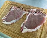 Une image de l'étape 1 de Côtes de veau marinées grillées sauce BBQ et coriandre.