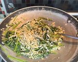 Foto langkah ke 4 dari resep Mie Goreng Kangkung.
