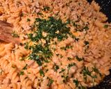 Egyserpenyős tejszínes-darált húsos tészta recept fázis 5 fotója