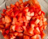 صورة لخطوة 1 من وصفة سلطة الفواكه الفراولة ولموز