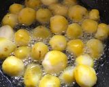 A picture of step 3 of Nan Thod Potatoes (Thai).