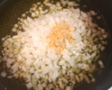 Foto del paso 2 de la receta: Fideuá de chipirones, gambas y rape con alioli