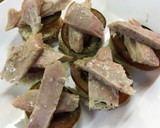 Foto del paso 3 de la receta: Canapés de ventresca en 5 minutos
