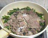 Foto langkah ke 5 dari resep Daging Sapi Tumis Cabai Hijau.