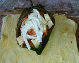 Foto del paso 5 de la receta: Chiles rellenos envueltos en pasta de hojaldre