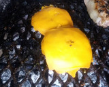 Foto del paso 5 de la receta: Hamburguesas caseras con cheddar, panceta y cebolla caramelizada