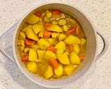 A picture of step 5 of Curry Chicken.