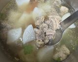 A picture of step 4 of Clear Beef Soup/Noodles.