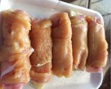 Foto del paso 3 de la receta: Rollos de pechuga de pollo a la hawaiana