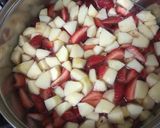 Foto del paso 1 de la receta: Mermelada de frutillas y manzanas