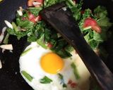Foto langkah ke 2 dari resep Tumis sawi orek telur.