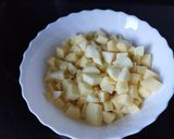 Foto del paso 1 de la receta: Seitán con patatas fritas y gambas veganas