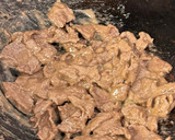 A picture of step 3 of Stir-Fried Beef with Celery (牛肉炒芹菜).