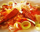 Foto del paso 3 de la receta: Ensalada de zanahoria, chirivía y caballa en salsa picante