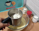 Foto del paso 3 de la receta: Bizcocho de yogur de limón con base de chocolate