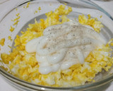 Foto langkah ke 2 dari resep Simple egg salad sandwich.