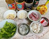 รูปขั้นตอนการทำที่ 1 ของ กุ้งหอยปูปลาผัดขึ้นฉ่าย 🦐 🦪 🦀 🐟 / Stir seafood with celery