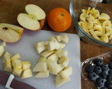 Foto del paso 1 de la receta: Crêpes rellenas de fruta, crema de requesón, yogurt griego con sirope de agave y canela