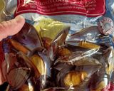 Foto del paso 3 de la receta: Mejillones en salsa de pimientos rojos y pimentón