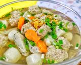 รูปขั้นตอนการทำที่ 7 ของ แกงจืดหมูสับลูกชิ้นปลาเยาวราชและเส้นขาวเห็ดหอม