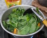Foto langkah ke 4 dari resep Sayur Bening Bayam Jagung Wortel.