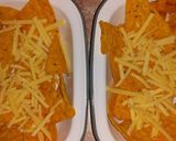 Foto del paso 1 de la receta: Nachos con carne rallada y queso